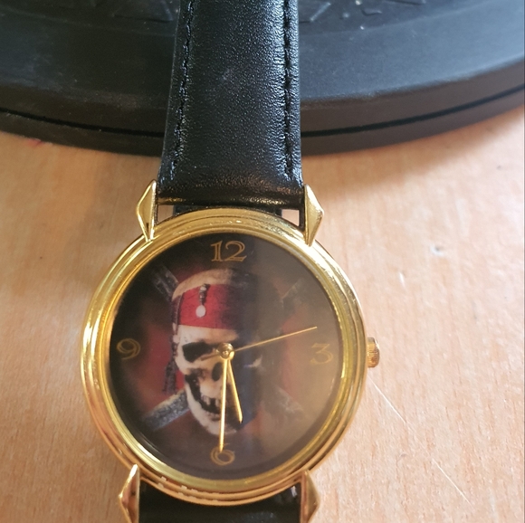 Disney's Pirates Of The Caribbean Special Edition Collector's Series Men's Watch - Picture 3 of 5